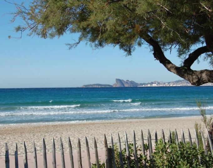 Rez-De-Villa Proche De La Mer - Villa Temana Saint-Cyr-sur-Mer Bagian luar foto